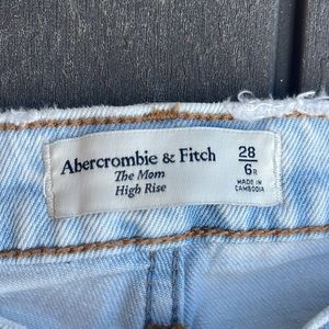 Abercrombie high rise mom jeans size 6R / 28